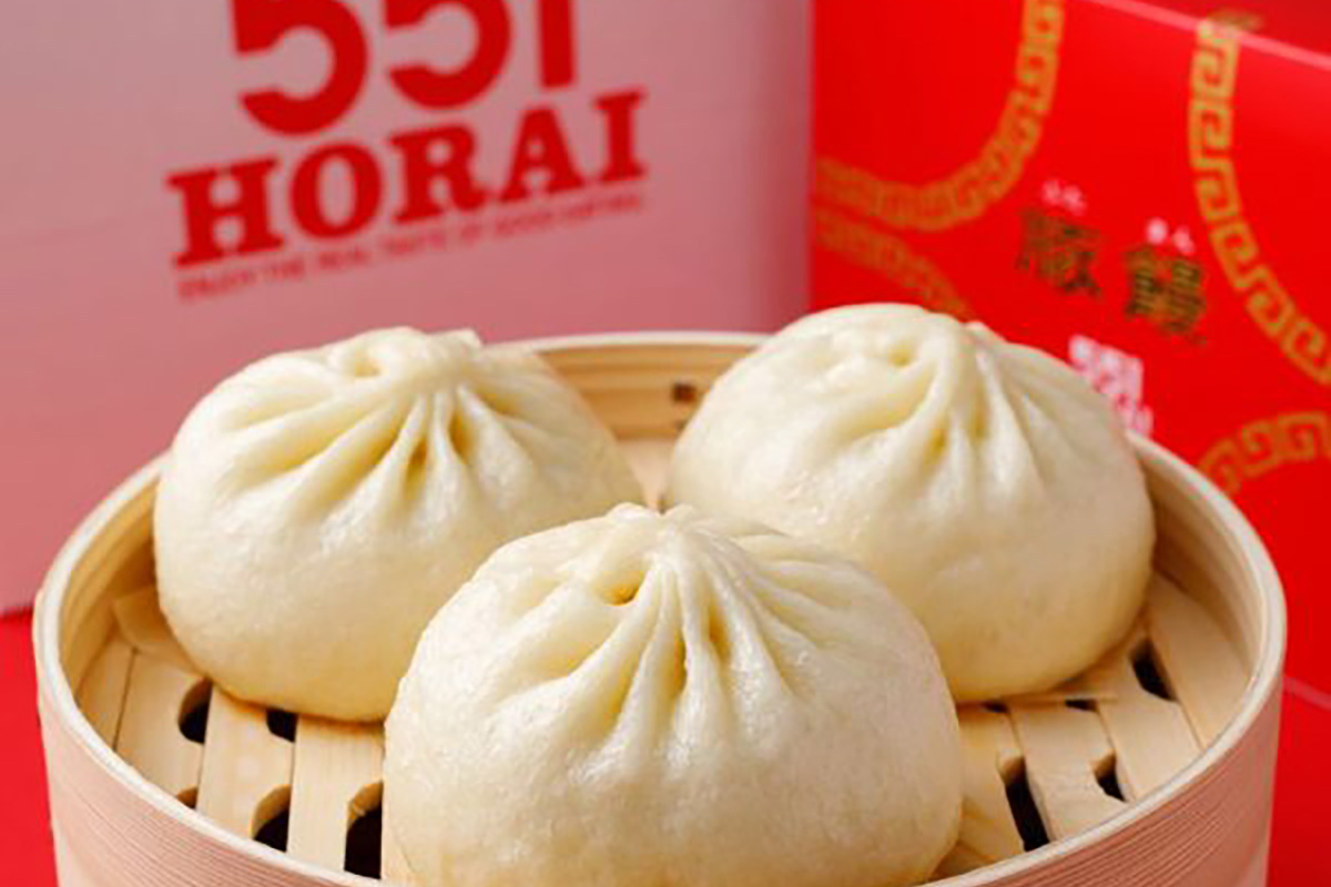 「551蓬莱」人気1位の「豚まん」（6個1,380円・税込）