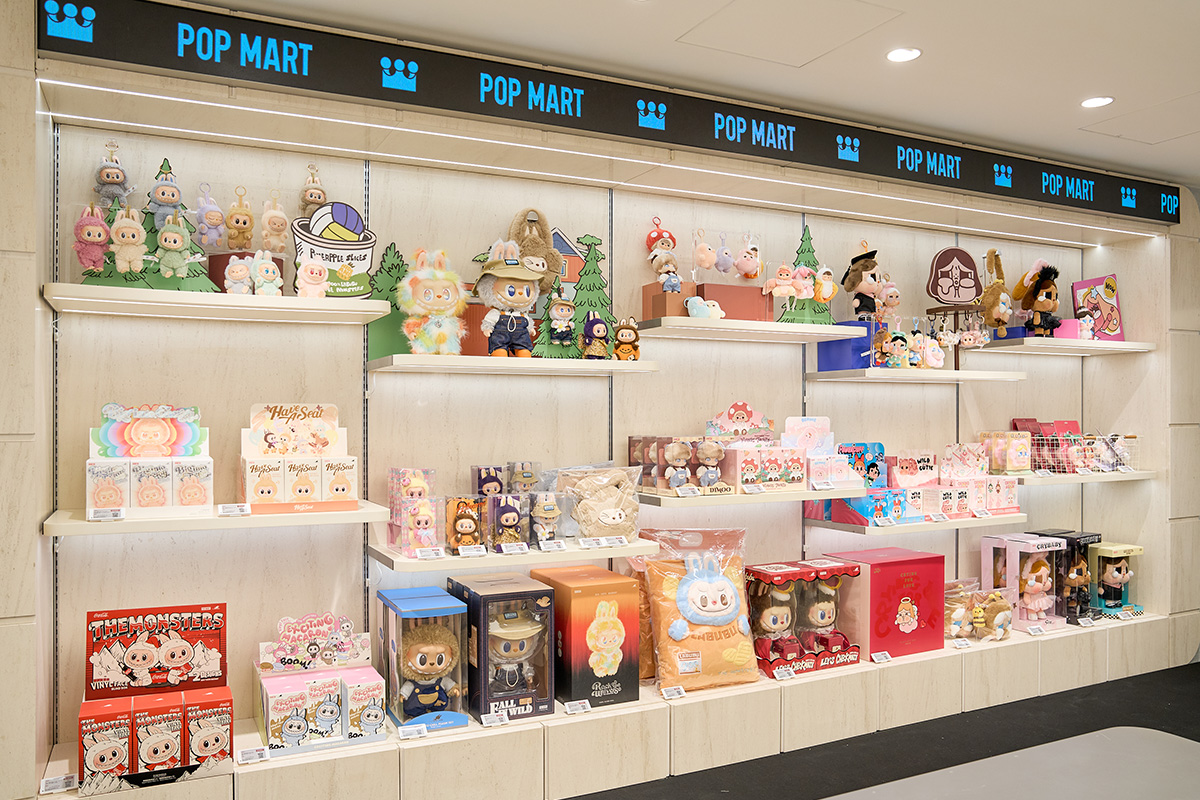 ディスプレイされたキャラクターを見てるだけでも、わくわくする「POP MART 大阪なんば店」（2025年・大阪市中央区）