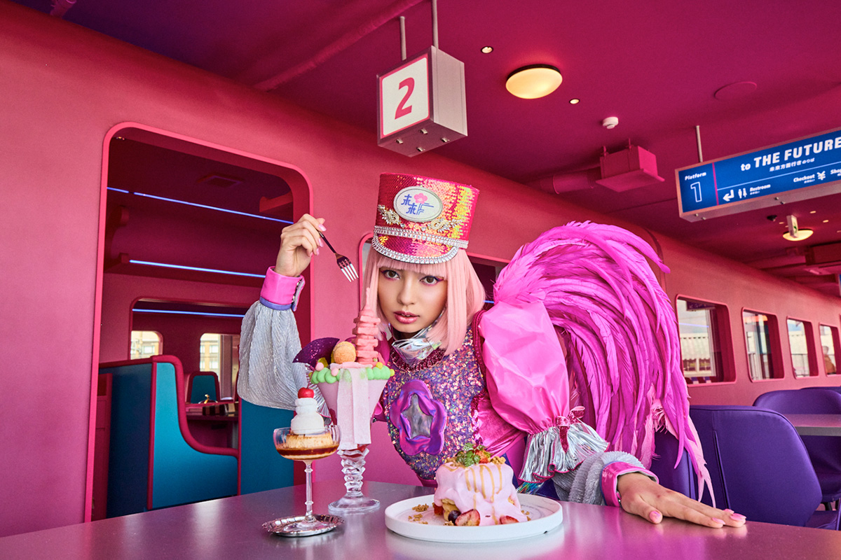 ビジュアルにもこだわったフードメニューが並ぶ「FUTURE TRAIN KYOTO DINER ＆ CAFE」（提供写真）