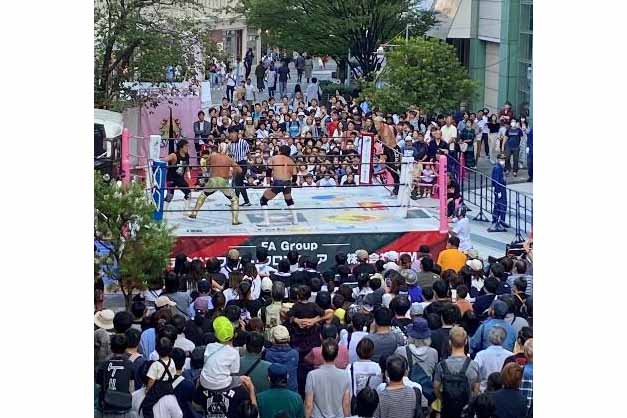 多くの人が足をとめて観戦し、大盛況だった2024年開催時の様子