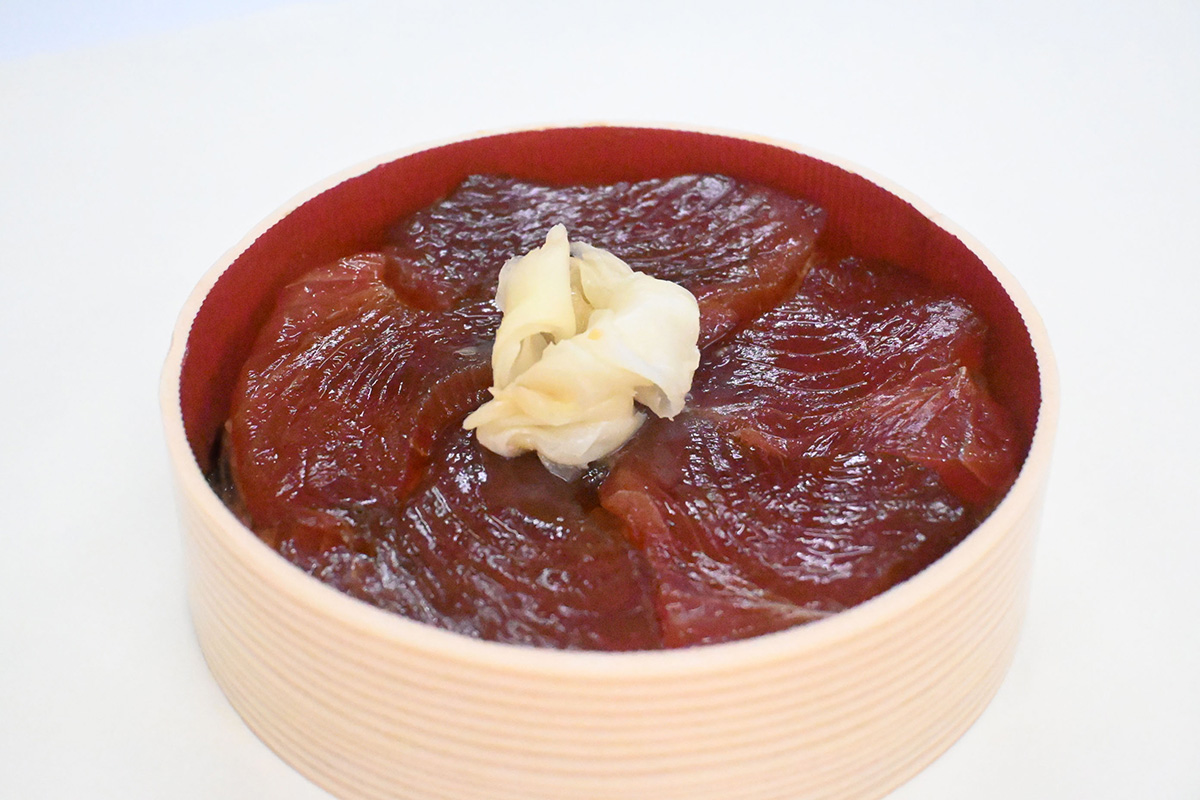 江戸時代に創業された「すし久」のてこね寿司（1,000円・税込）