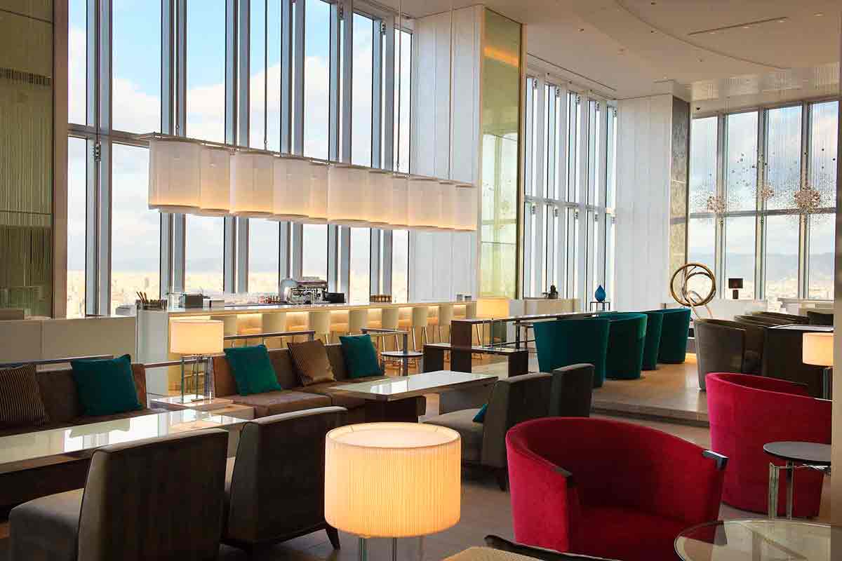 会場は、開放的な空間と景色が楽しめるホテル19階の「LOUNGE PLUS（ラウンジプラス）」（大阪マリオット都ホテル）
