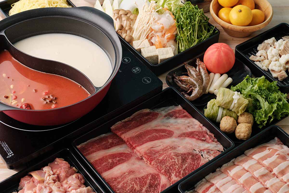 「黒毛和牛＆茶美豚＆備中高原鶏＜Premium＞選べるスープしゃぶしゃぶ鍋」のイメージ