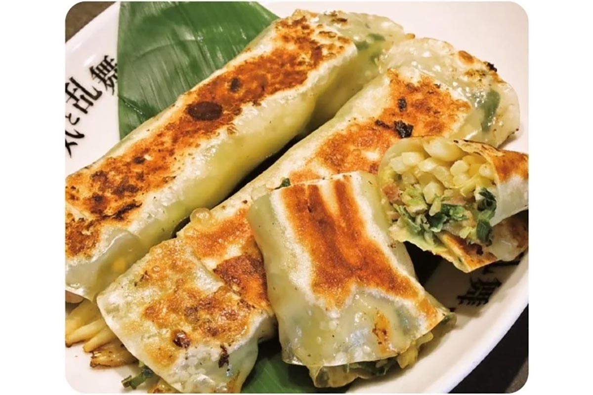 「狂気と乱舞」の「タケノコ棒餃子」（3本・540円）