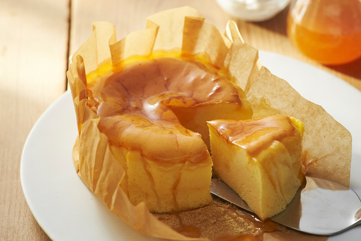 ふわふわ食感となめらかな口どけが特徴の、期間限定の「神戸チーズスフレ」（1,620円・税込）