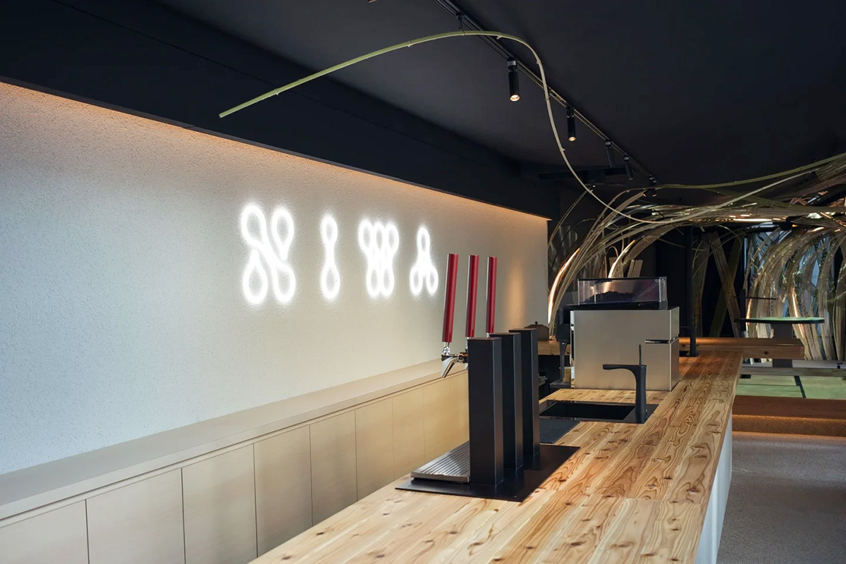 アートテラスラウンジ「NIWA」の店内（提供写真）