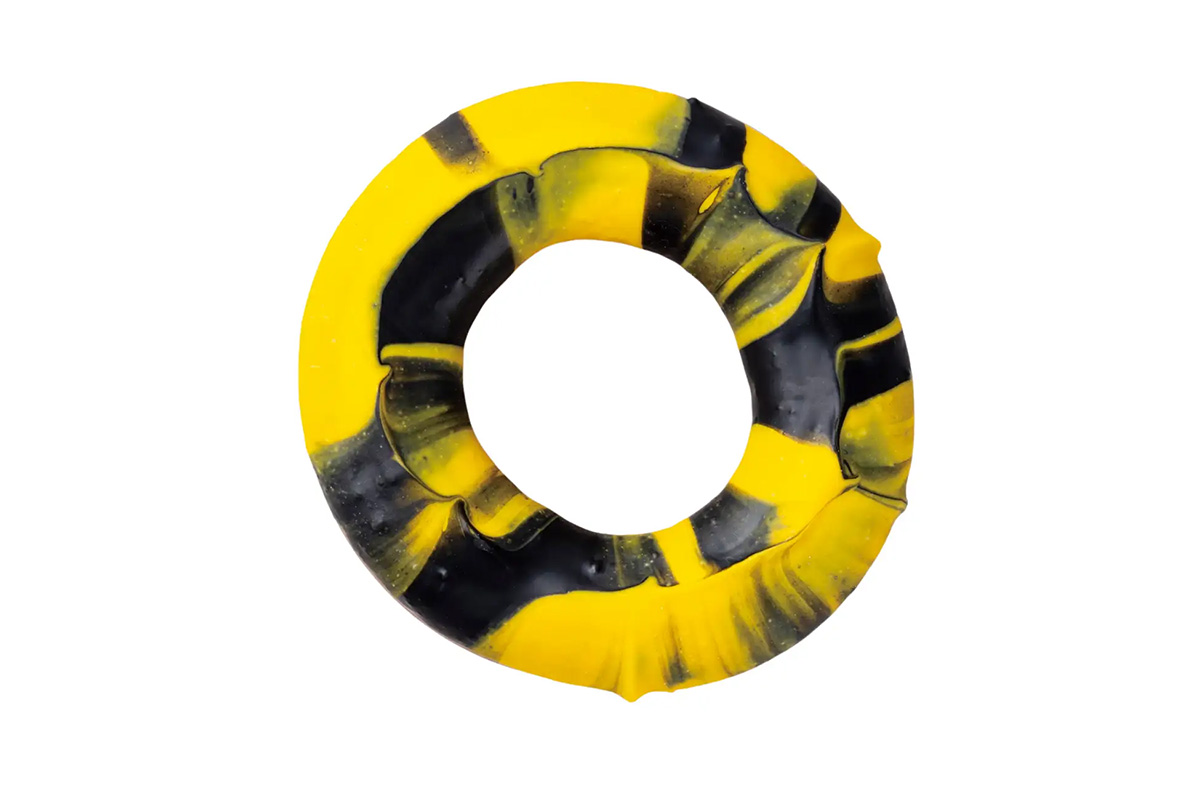 「JACK IN THE DONUTS 阪神梅田本店」限定の虎柄ギャラクシードーナツ(242円・税込)