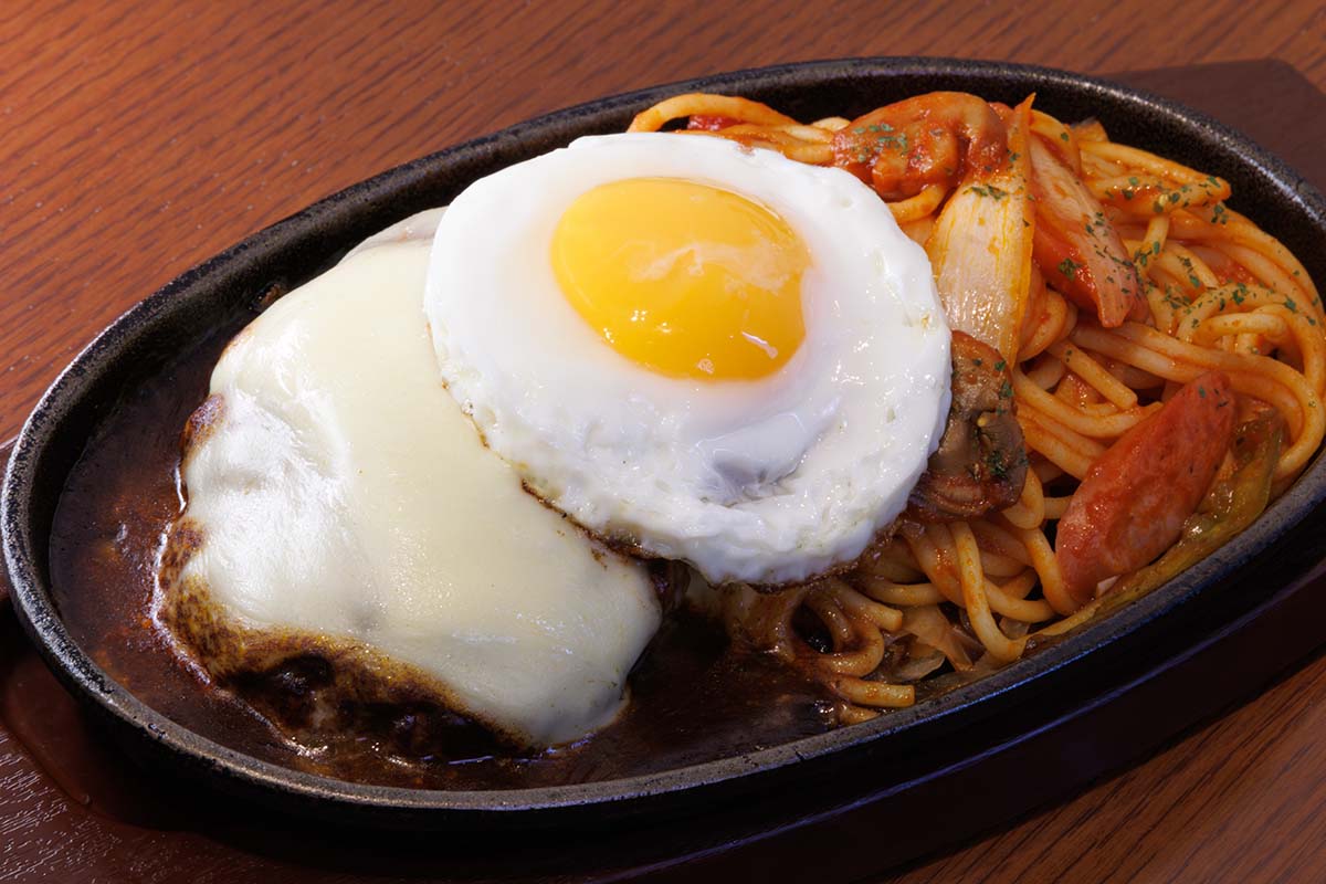 鉄板ナポリタン&国産粗挽きチーズハンバーグ(2,000円)※イメージ