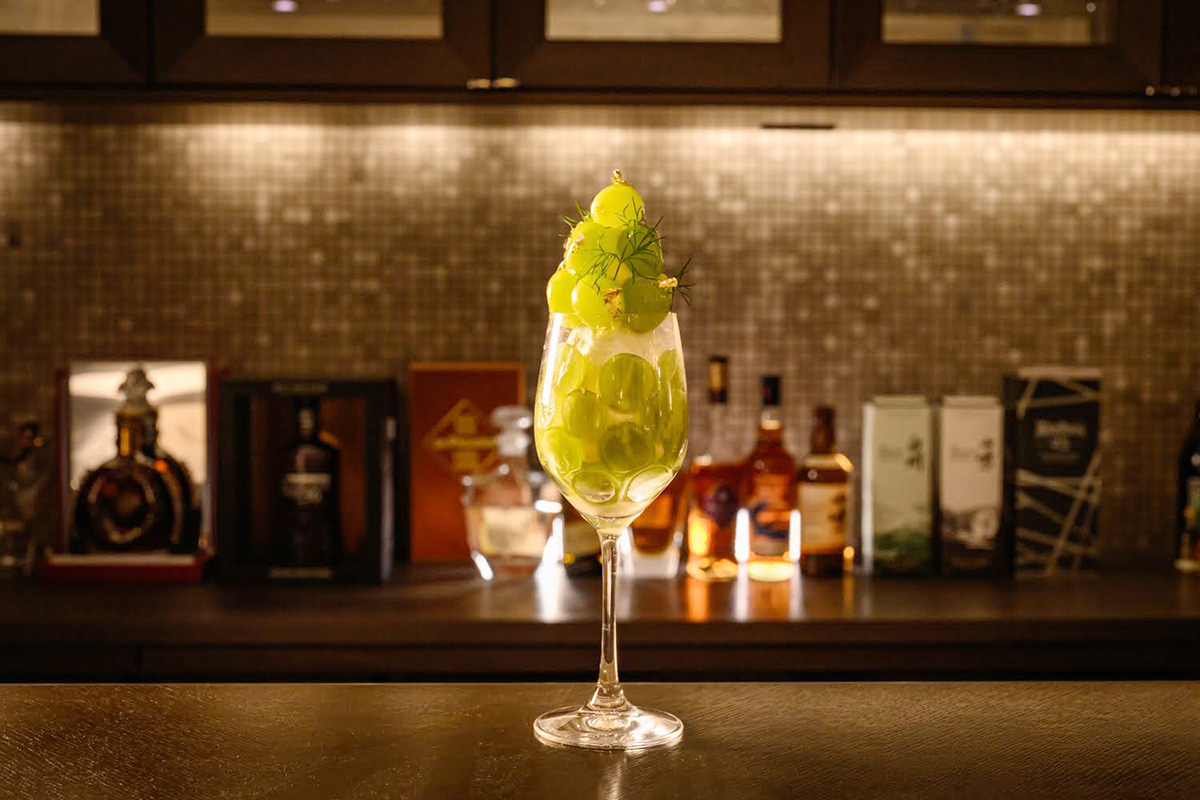 まるごとひと房を使用した贅沢な「フレッシュマスカットパフェ」（11月限定）