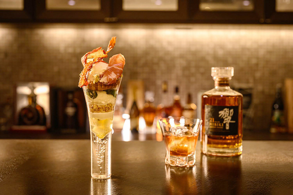 お酒とともに楽しみたい「洋梨と生ハム・3種のチーズパフェ」（11月限定）