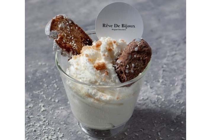 「レーヴ ドゥ ビジュー」ホワイトスノークリスマスソフト（990円／11月19日～12月21日※12/1休み）