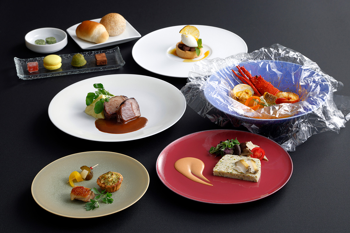「志摩観光ホテル」の樋口宏江総料理長監修によるフレンチコース（イメ―ジ、提供：近鉄）
