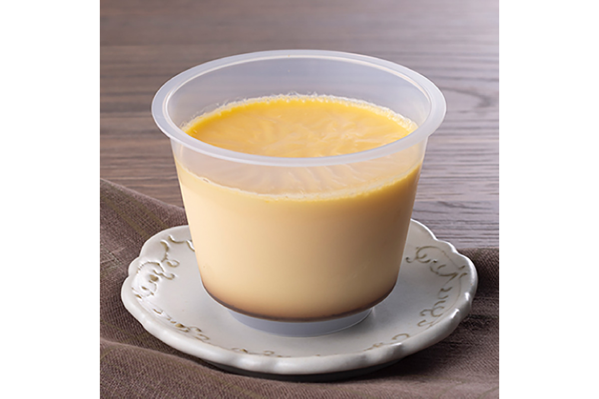 ほろ苦いカラメルソースと合わせた「とろける窯焼きプリン」（230円・税別）