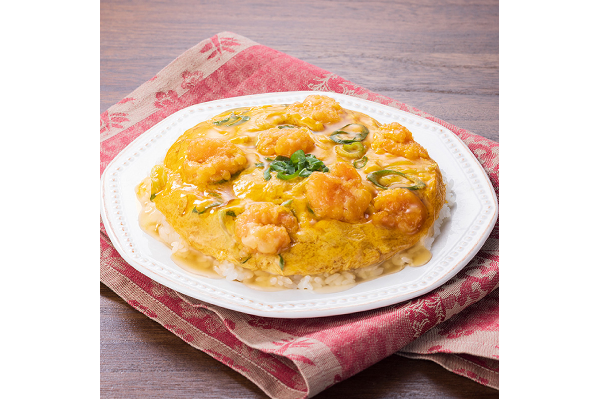 揚げた小海老をペッパーやごま油の味わいを効かせた「町中華の海老玉子めし」（598円・税別）