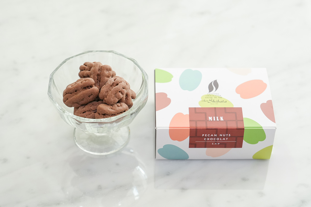 まろやかな甘さが人気、「シェ・シバタ」の人気商品「ぺカンナッツショコラ（ミルク）」（994円・税込）