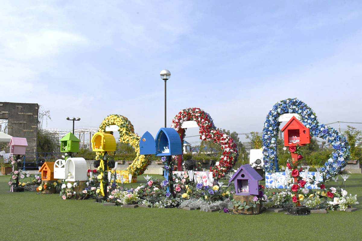 8色（レッド、パープル、ブルー、イエロー、ホワイト、グリーン、オレンジ、ピンク）そろう「推し活小箱」