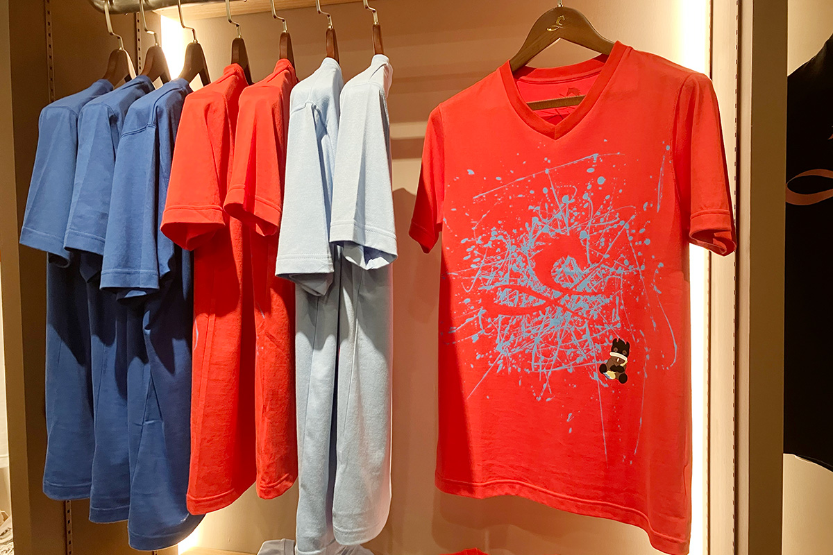 ストリートでも着こなせるTシャツ「B+ MAJESTY（赤）」（220枚限定・13,970円・税込）