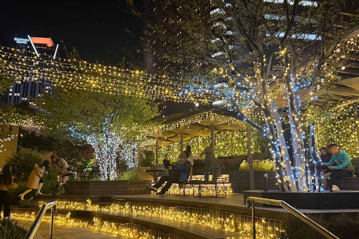 なんばパークス3階「ウッドデッキ」