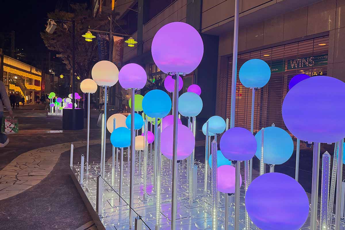 なんばカーニバルモールの光球の演出