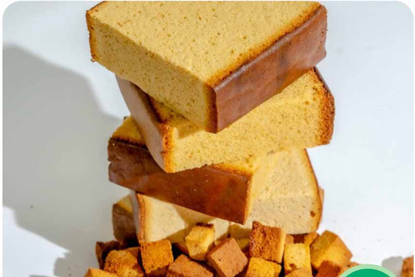 「ケーキ屋プロップ（筋肉カステラ）」による、筋肉カステラ（432円）、グルテンフリー筋肉カステラ（432円）、筋肉ラスク（864円）