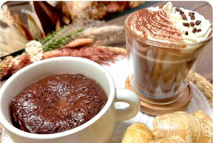 阪神梅田本店限定「ホットプロテインカフェ」が登場。プロテイン「ジモテイン」を使ったジンジャーホットチョコラテ（594円）とジンジャーチョコフォンダン（648円）