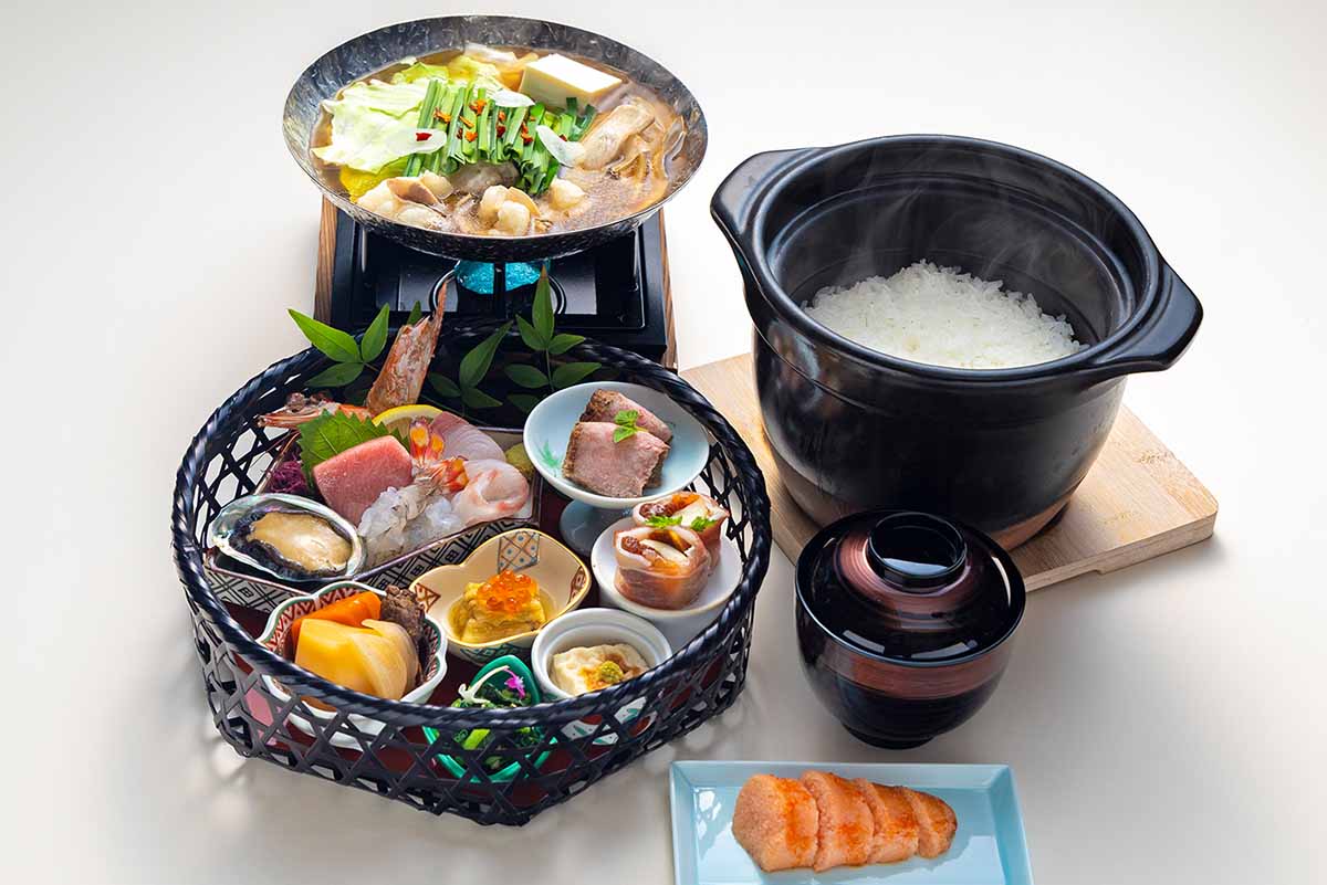 籠膳 特選刺身の盛り合わせ（もつ鍋有りイメージ）。辛子明太子は食べ放題