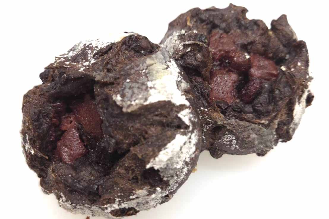 大阪の「パン工房 フルニエ」より、ヴォルカンショコラ（421円）