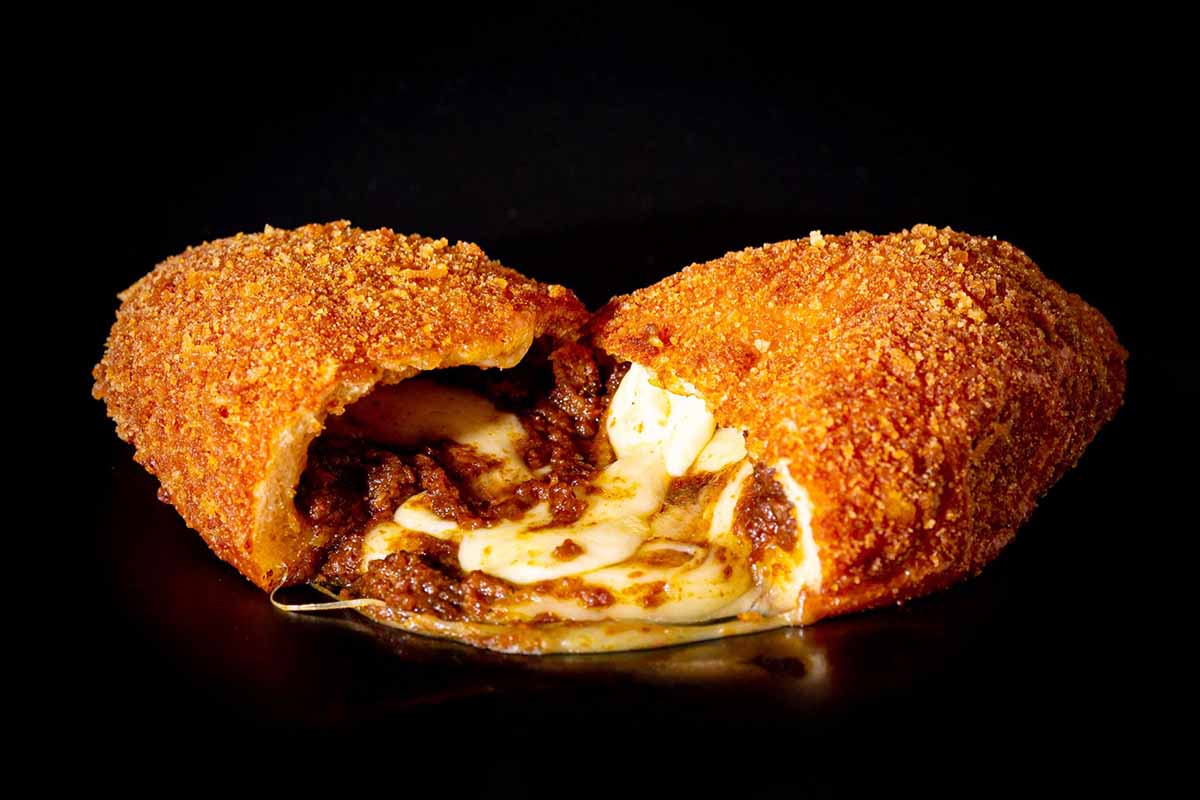 神奈川の「Giraffa」より、ジラッファのカレーパン（540円）