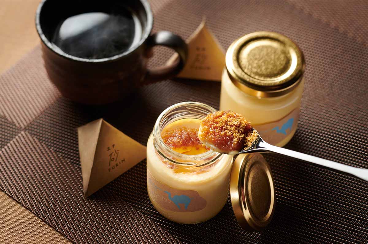 鳥取県「砂プリン（粉末カラメル付）」（1日100個限定）は、鳥取砂丘をコンセプトにしたプリン