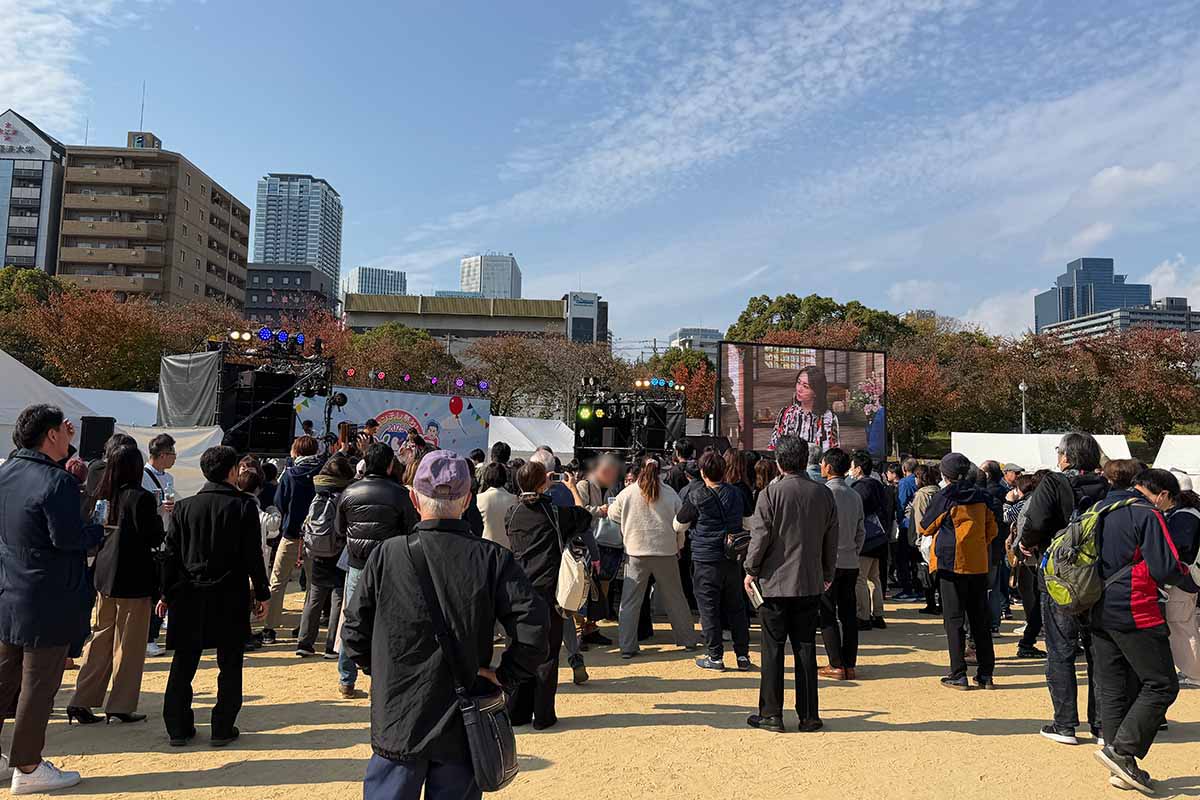 「カンテレ祭り！2025 よ～いドン！＆とれたてっ！フェス」のイベントステージの様子