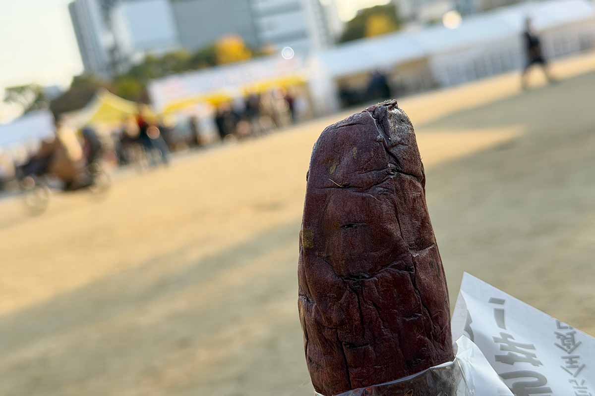 「カンテレ祭り！2025 よ～いドン！＆とれたてっ！フェス」で販売している「あさみのおうちカフェ〜ゆうらく〜」の焼き芋