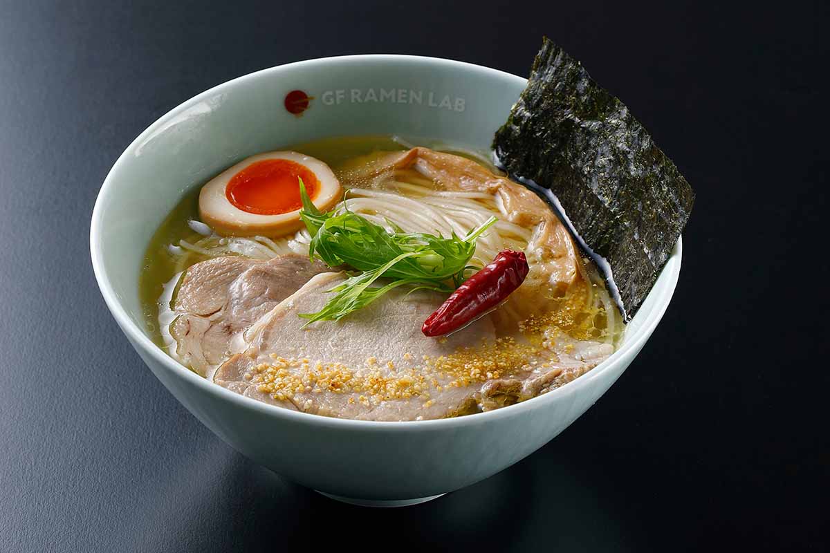 期間限定で復活する「プレミアムGF鶏清湯のすっきり柚子塩ラーメン」（12/10限定）