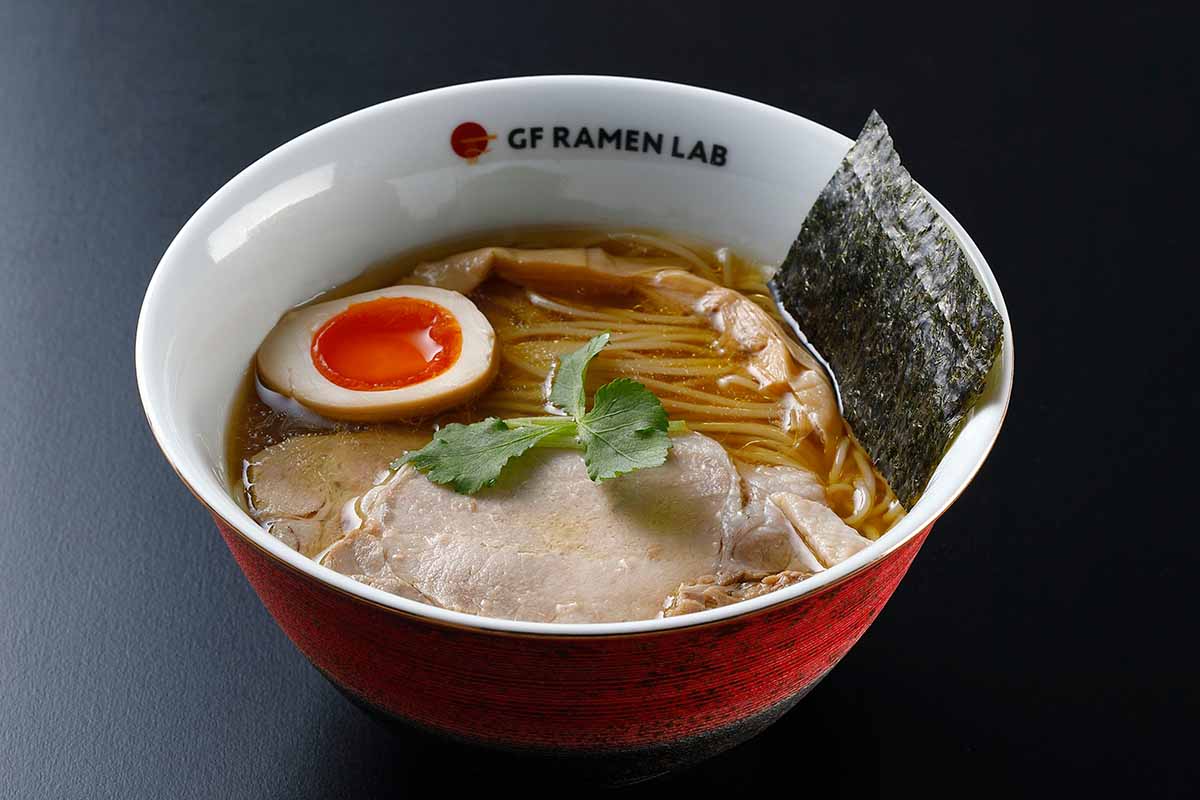 期間限定で復活する「プレミアムGF黄金の鶏油しょうゆラーメン」（12/3限定）