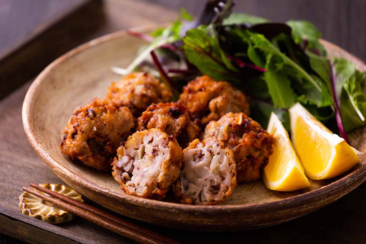 「カネセ高橋かまぼこ店」の「津軽イカメンチ」（6個849円）