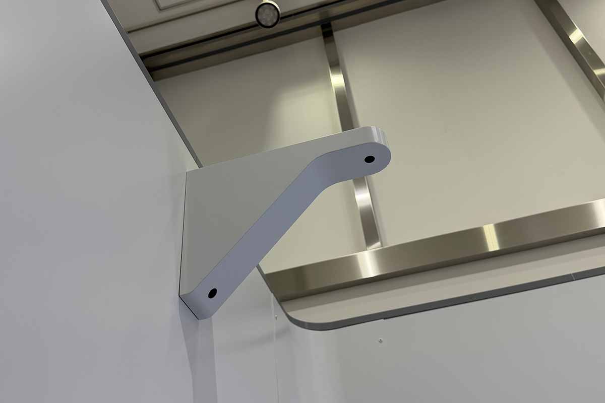 背面上方にセンサーカメラが2台設置