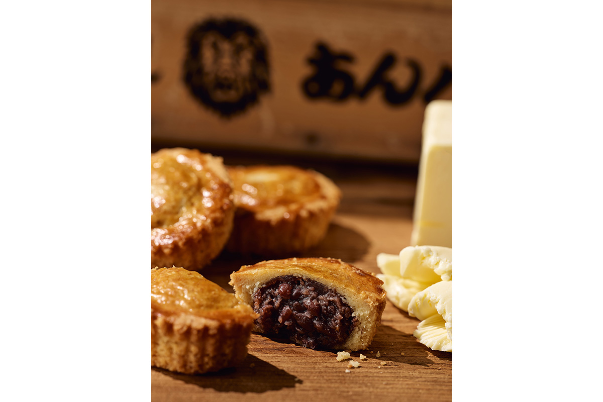 あんことガレット生地の相性も抜群、しっとりと食感の「あんバタガレット」（5個入1,944円・税込）