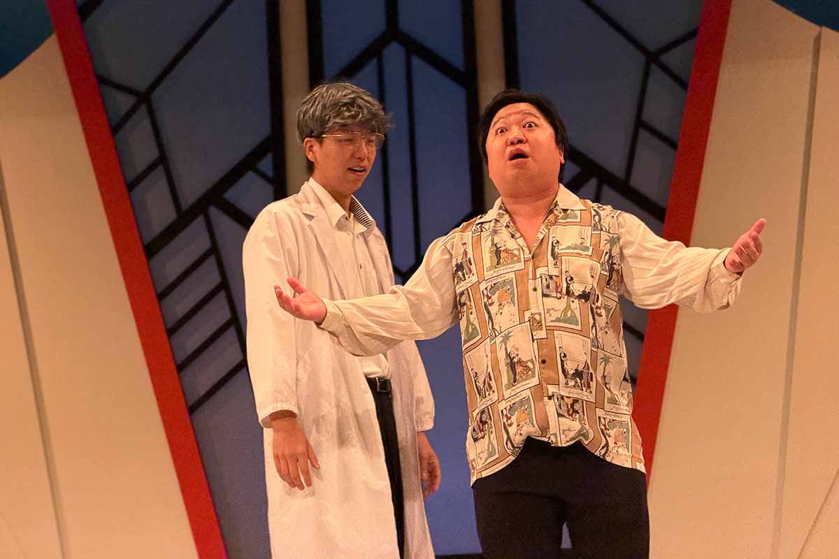 「よしもと漫才劇場」の舞台に立つニッポンの社長。「よしもと漫才劇場」11周年と「森ノ宮よしもと漫才劇場」5周年の記念記者会見（撮影2025年12月1日）