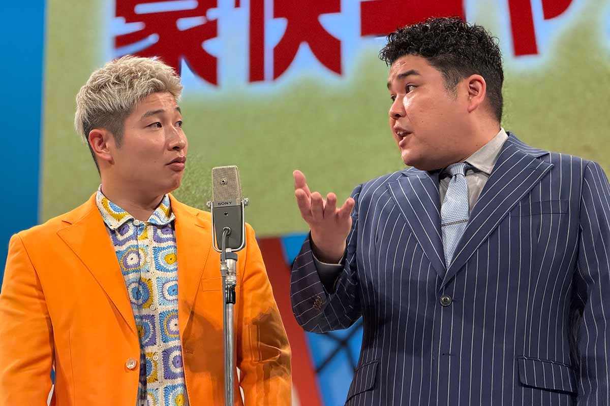 「よしもと漫才劇場」の舞台に立つ豪快キャプテン。「よしもと漫才劇場」11周年と「森ノ宮よしもと漫才劇場」5周年の記念記者会見（撮影2025年12月1日）