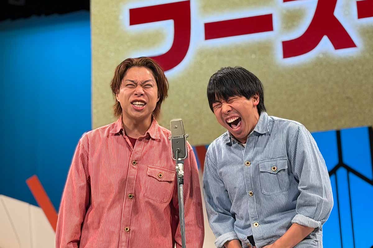 「よしもと漫才劇場」の舞台に立つフースーヤ。「よしもと漫才劇場」11周年と「森ノ宮よしもと漫才劇場」5周年の記念記者会見（撮影2025年12月1日）