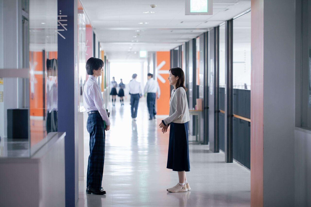 『僕達はまだその星の校則を知らない』第３話 右：幸田珠々（堀田真由）　左：内田圭人（越山敬達）