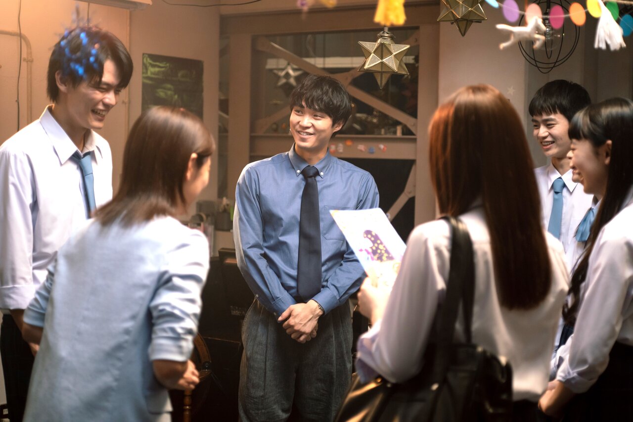 『僕達はまだその星の校則を知らない』第4話　中央：白鳥健治（磯村勇斗）