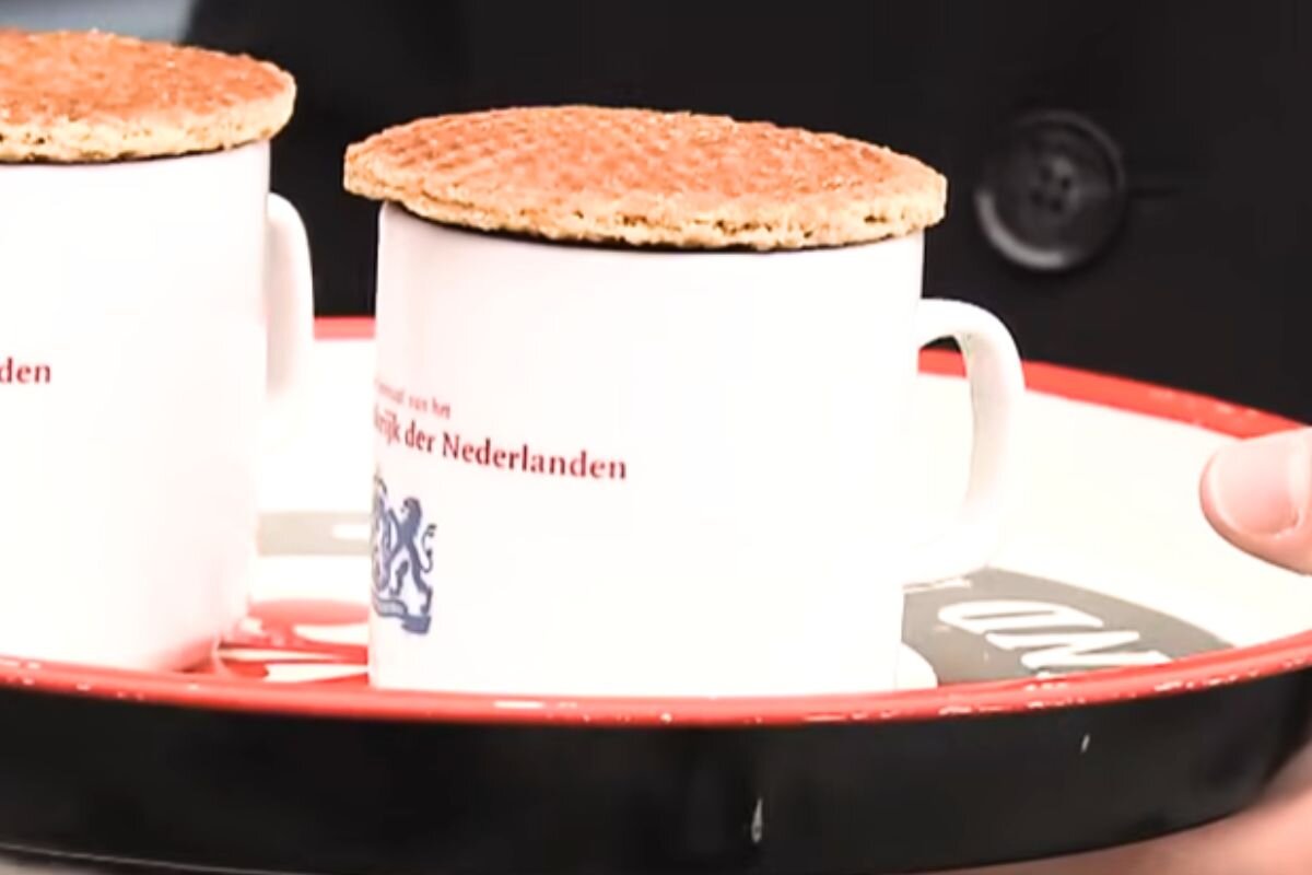 万博・オランダ館の「ストロープワッフル」は温めると美味