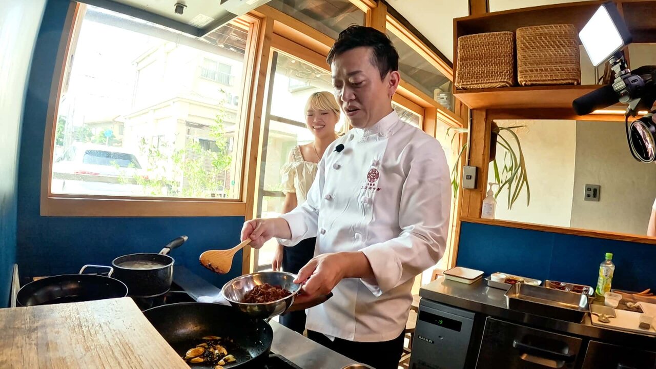 左から）ゆめぽて、澤田州平シェフ（エスサワダ・総料理長）『カンサイ盛り上げバラエティ 勝手にイッチョ神様』9月26日（金）午後7時～8時（関西ローカル）