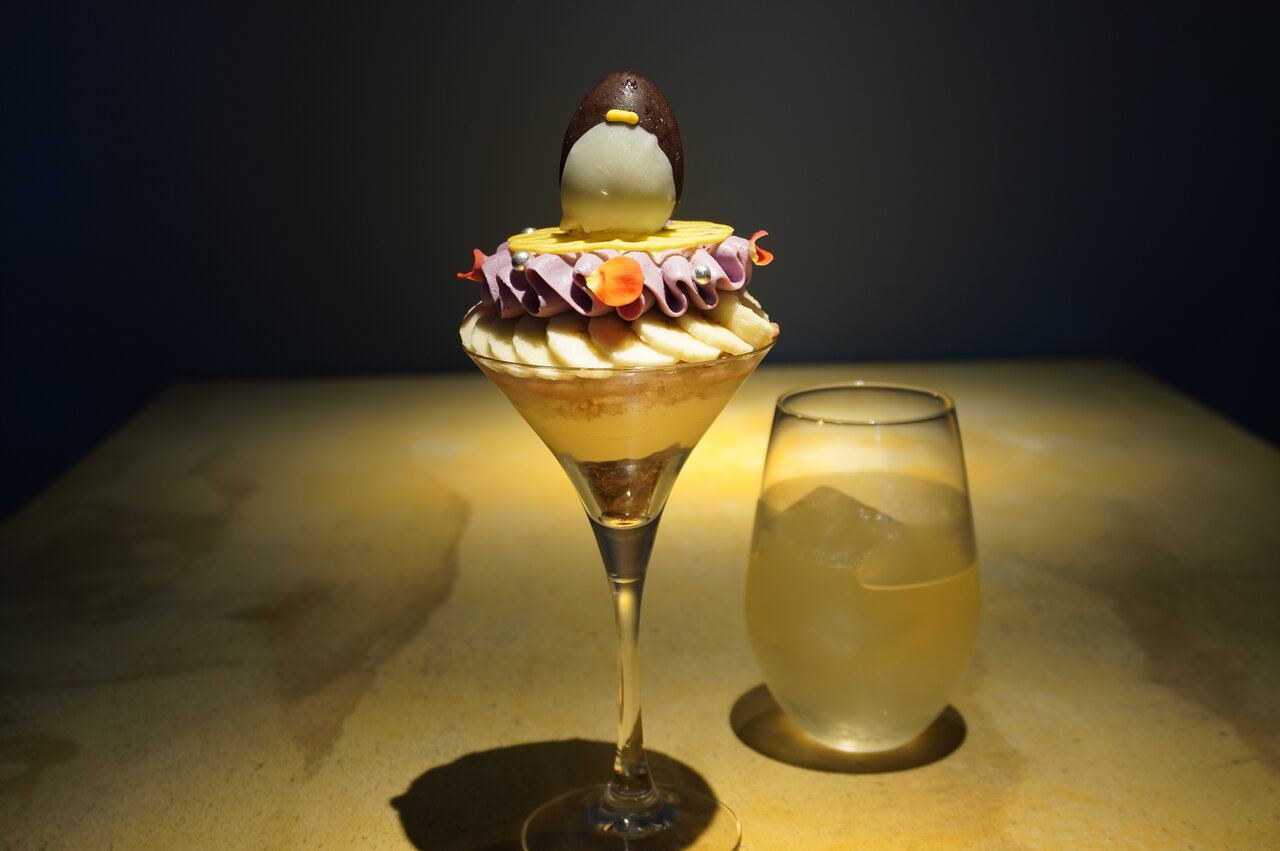 『SWEETS BAR 鍵 KEY』ペンギンのパフェとバナナモーニのセット（3,300円／税込）