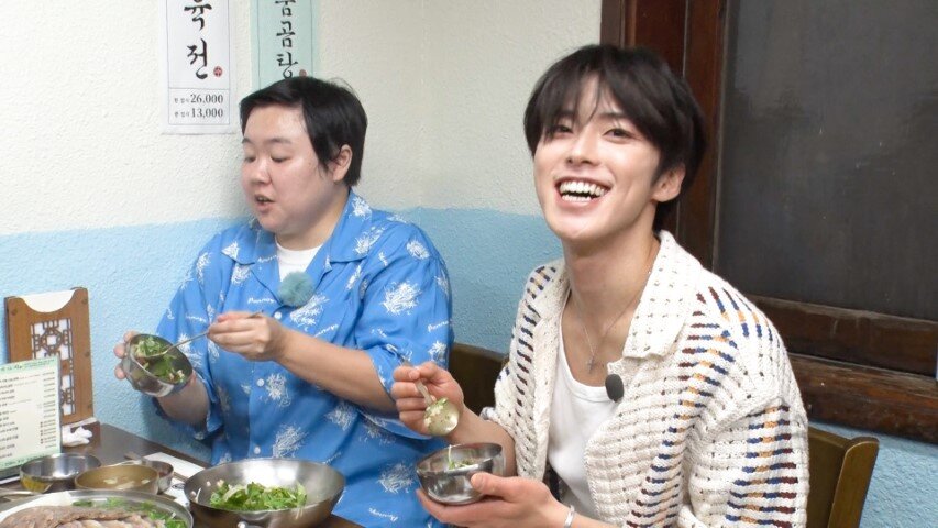 左から）やす子、河野純喜（JO1）『土曜はナニする！？』「やす子の週末福袋 in 韓国」10月4日（土）あさ8時30分～