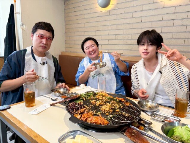 左から）山里亮太、やす子、河野純喜（JO1）『土曜はナニする！？』「やす子の週末福袋 in 韓国」10月4日（土）あさ8時30分～