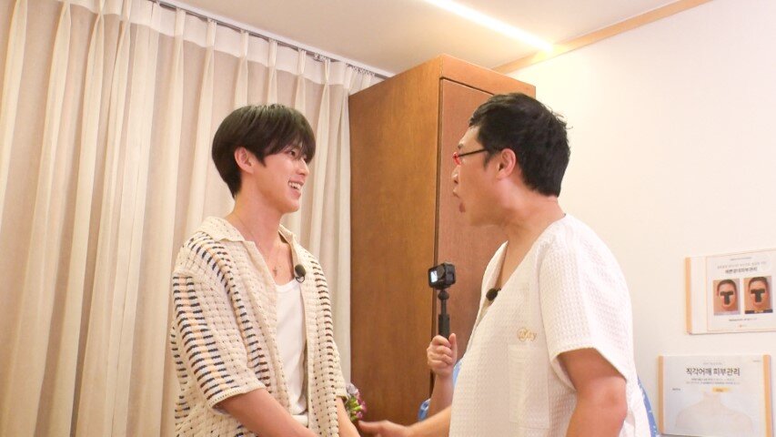 左から）山里亮太、河野純喜（JO1）『土曜はナニする！？』「やす子の週末福袋 in 韓国」10月4日（土）あさ8時30分～