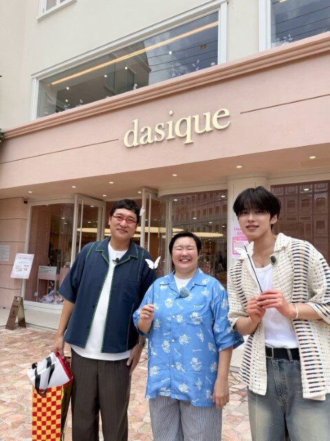 左から）山里亮太、やす子、河野純喜（JO1）『土曜はナニする！？』「やす子の週末福袋 in 韓国」10月4日（土）あさ8時30分～