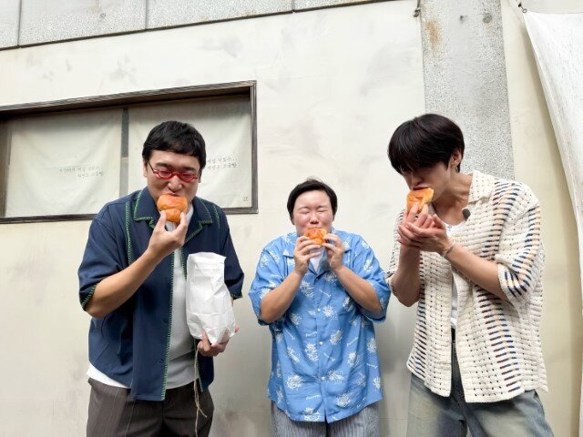 左から）山里亮太、やす子、河野純喜（JO1）『土曜はナニする！？』「やす子の週末福袋 in 韓国」10月4日（土）あさ8時30分～