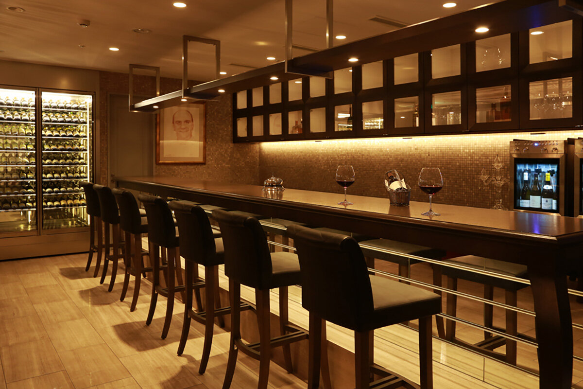 パフェがいただけるのは、「神戸北野ホテル」1階のフレンチレストラン「アッシュ」併設のバー（提供写真）